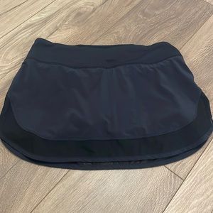 Lululemon hottie hot skirt size 6